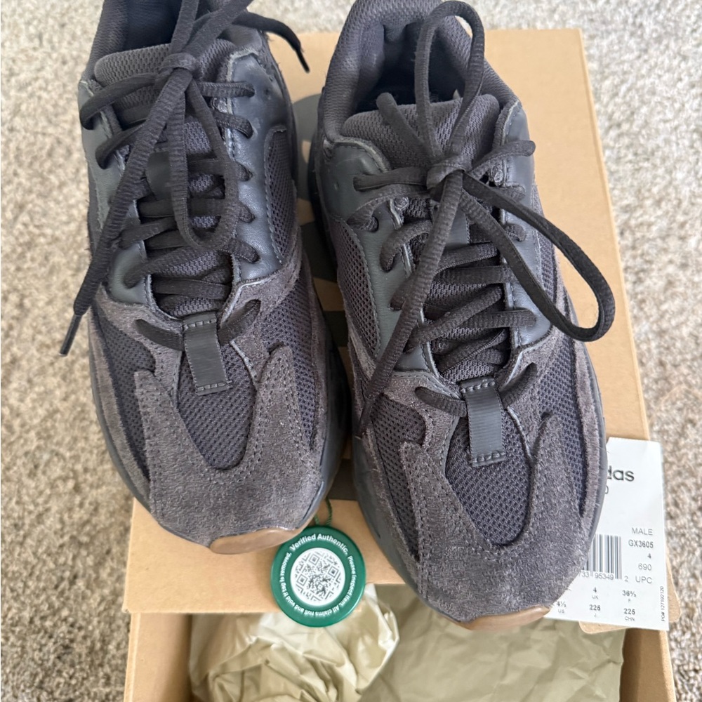 Adidas Men's Charcoal Gray Sneakers women’s 6